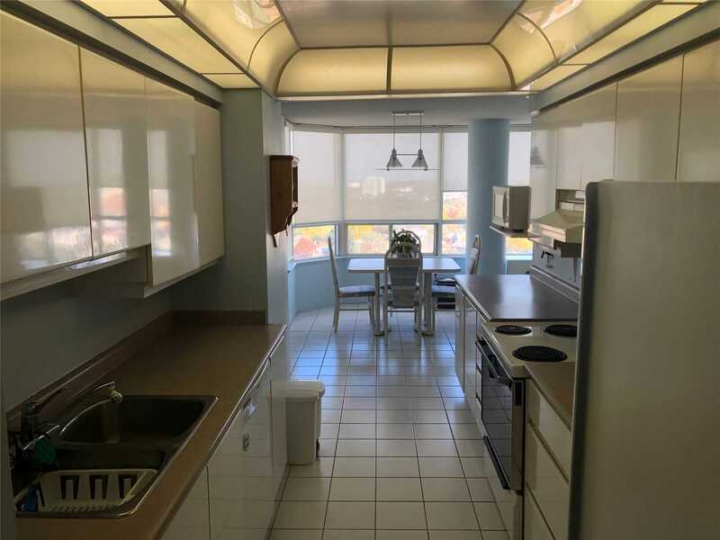 kitchen + kitchen dining area